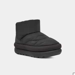 Ugg Classic Maxi boot, black, size 8